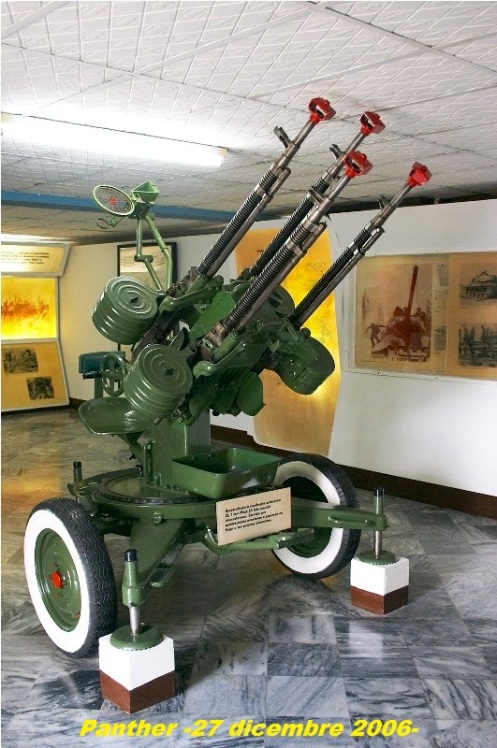 Anti-aircraft_gun_in_Museo_Girondw